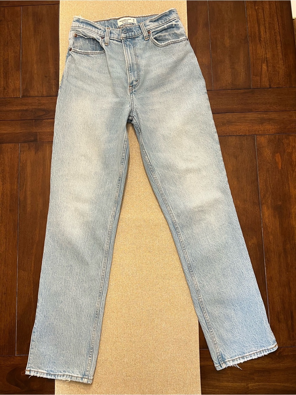 ❤️ Abercrombie & Fitch Ultra High Rise The 90’s Straight-Leg Jeans